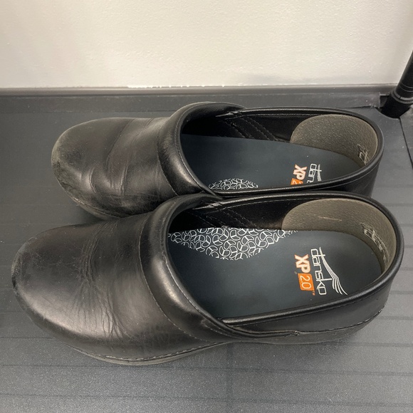 Dansko Women's XP 2.0 Black Leather Slip-On Clogs Size 38 Workwear Nurse - Picture 1 of 4